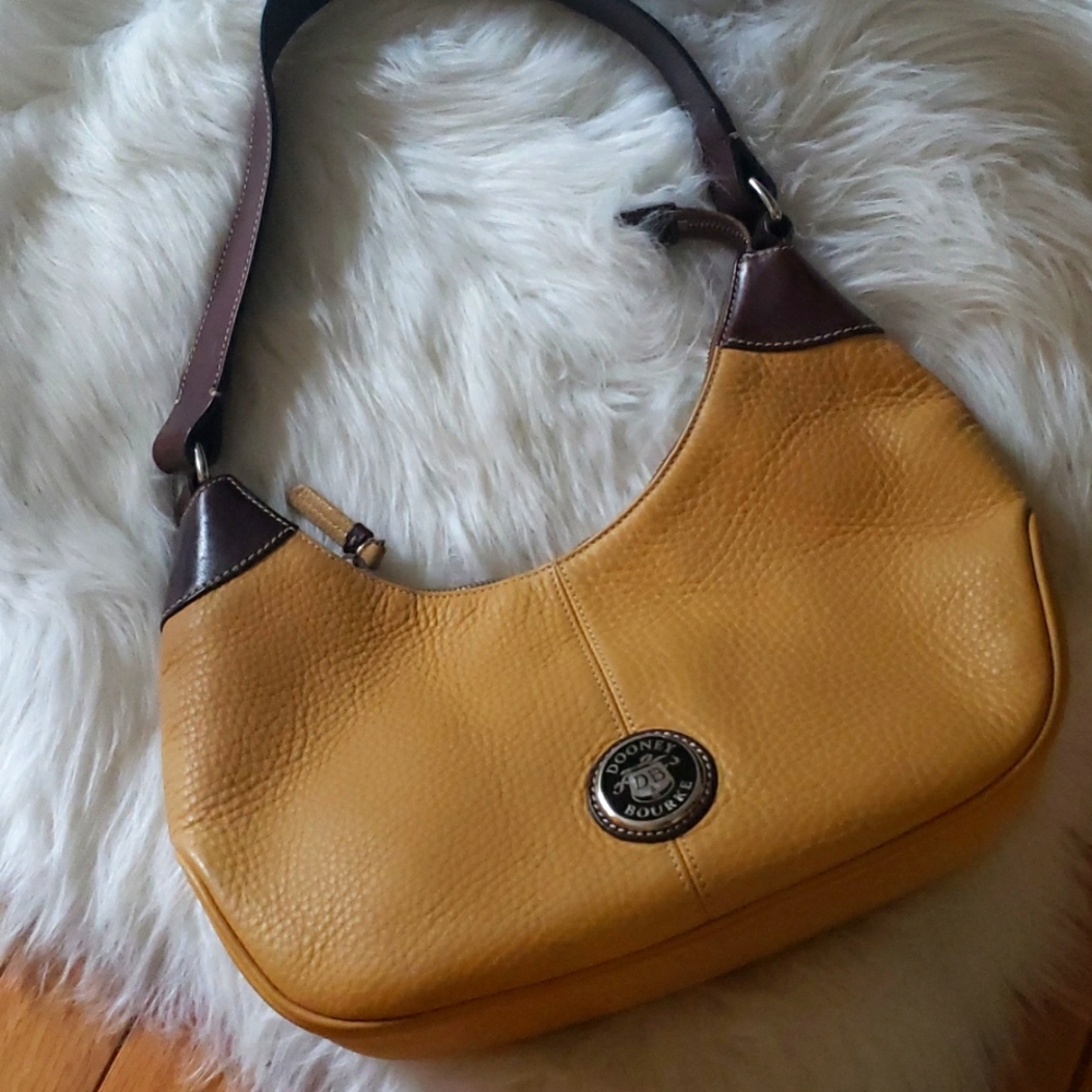 Dooney & Bourke pocketbook 👜